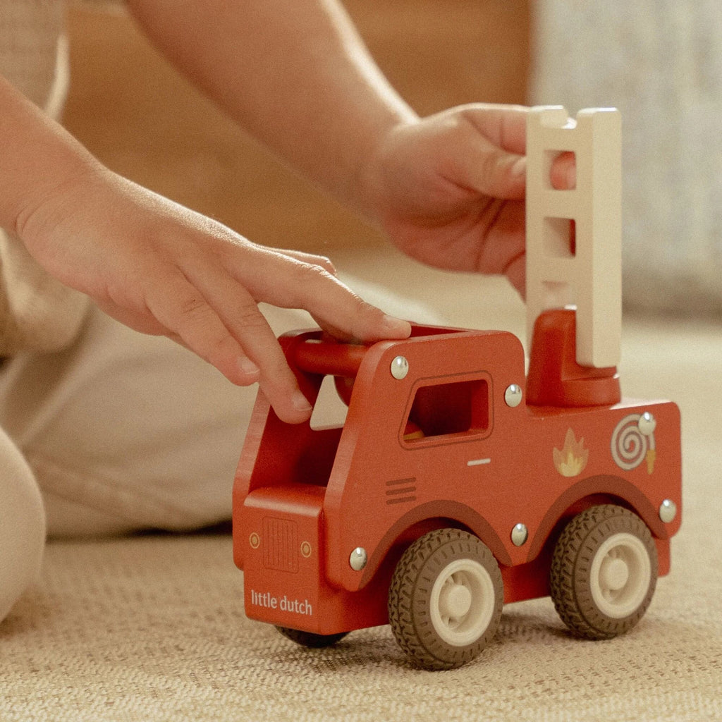 Camion Dei Pompieri Con Personaggio In Legno