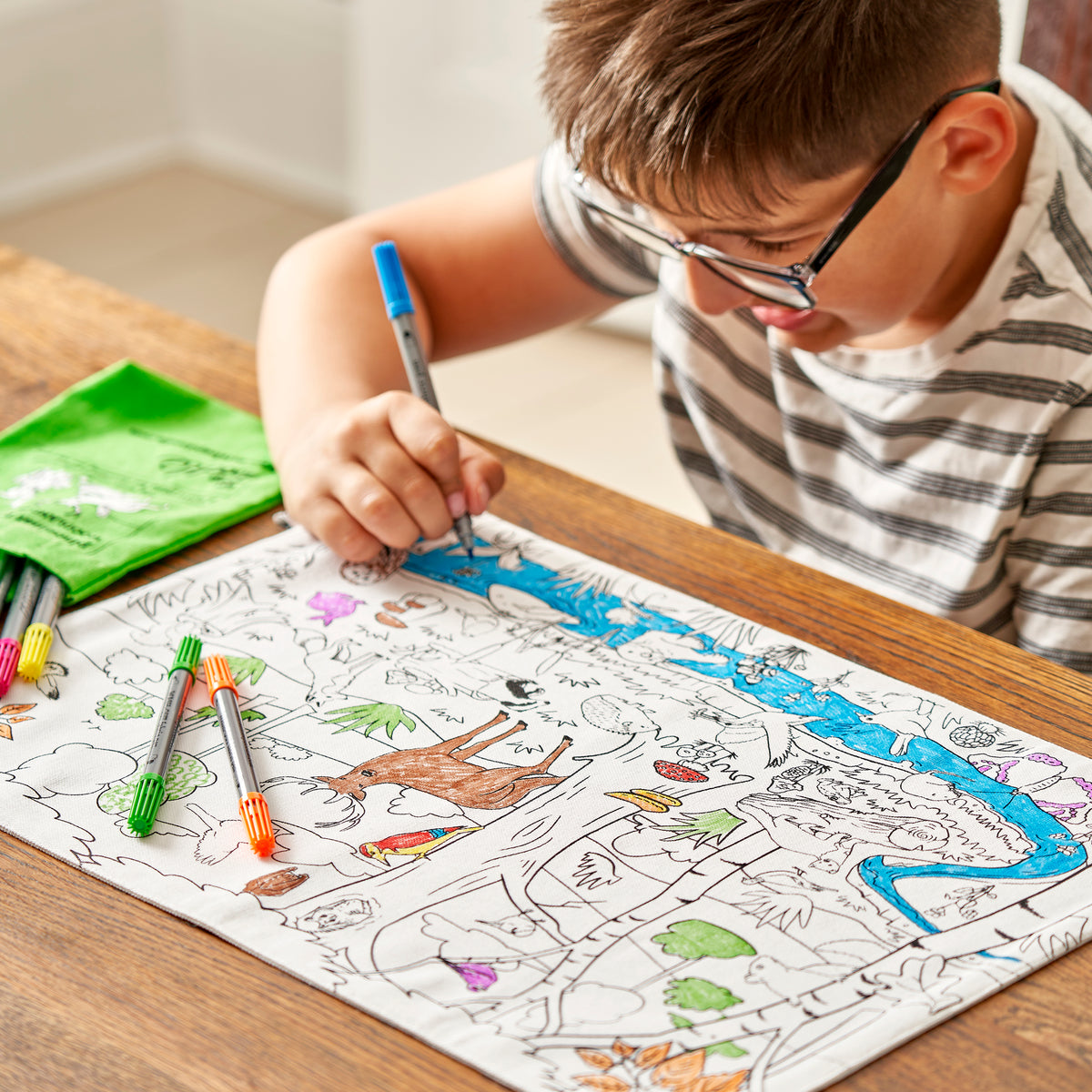 Tovaglietta 33 x 47 cm Con 10 Pennarelli Lavabili - Foresta