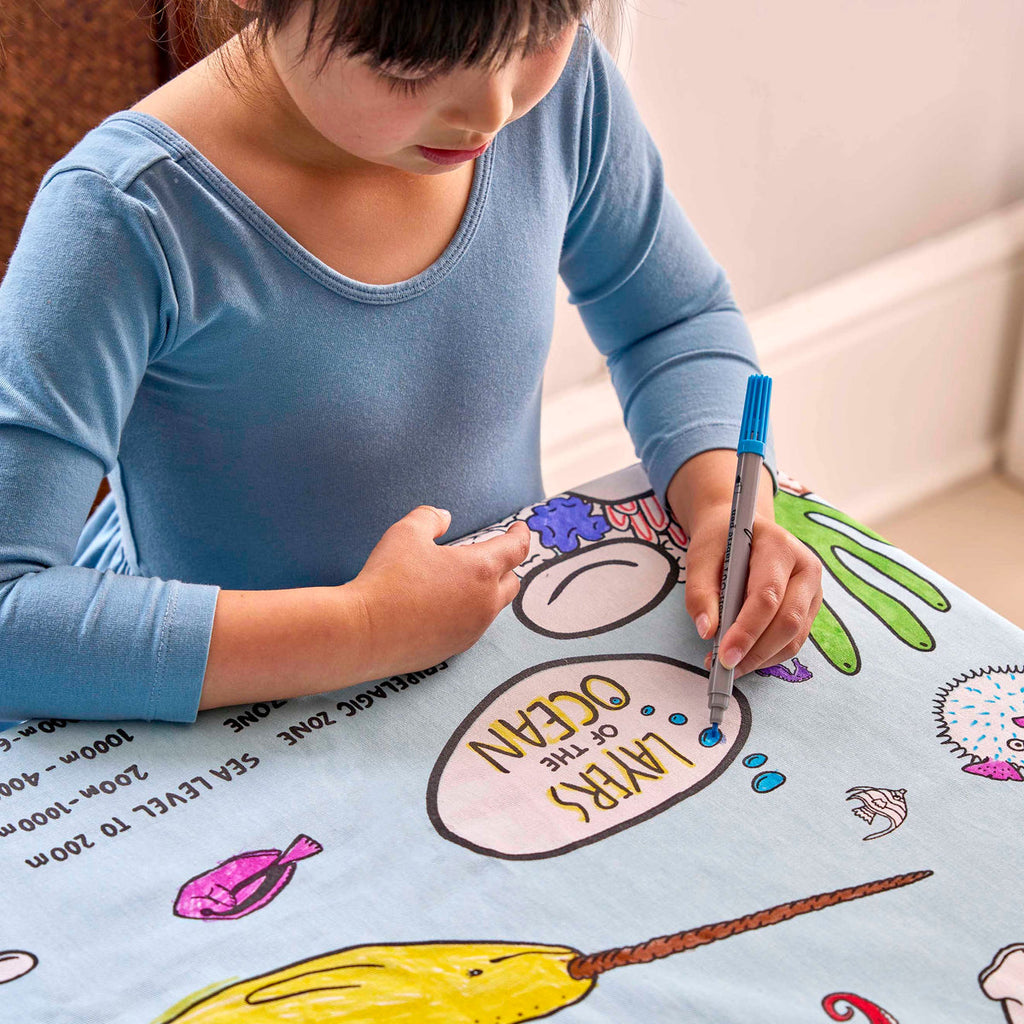 Tovaglia 130 x 85 cm Con 10 Pennarelli Lavabili - In Fondo Al Mare