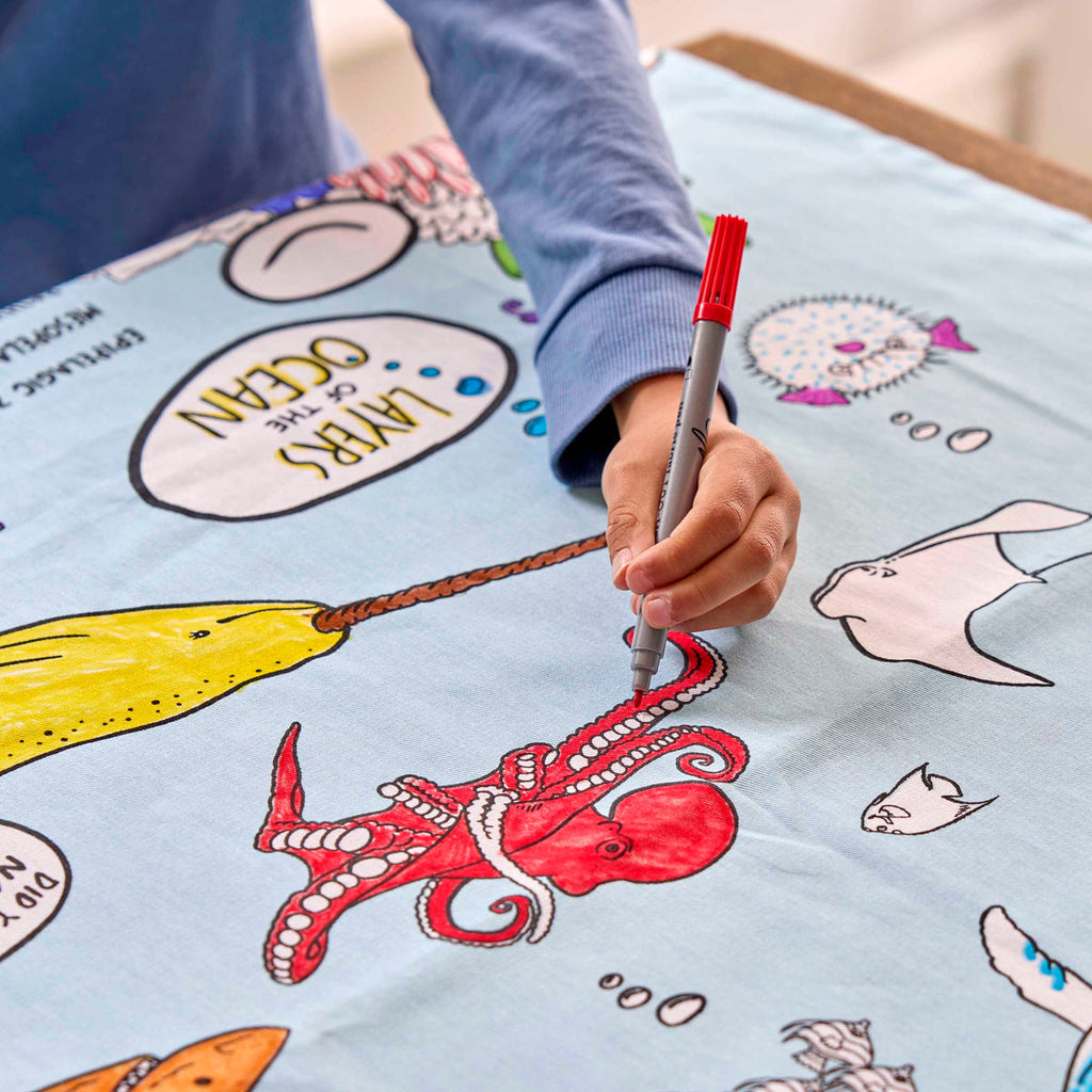 Tovaglia 130 x 85 cm Con 10 Pennarelli Lavabili - In Fondo Al Mare