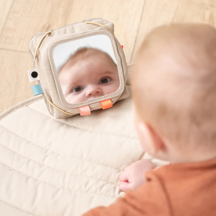 Gioco Da Appendere Multisensoriale - Portacarte A Contrasto