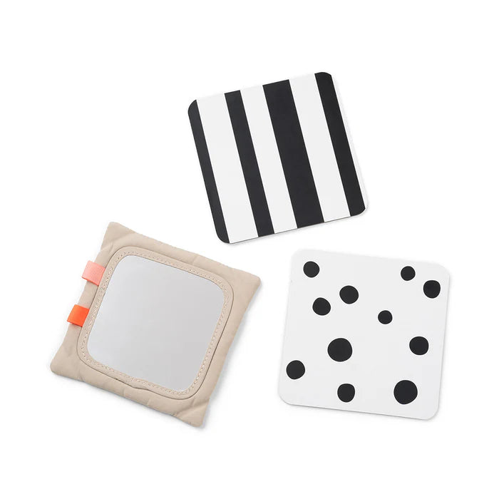 Gioco Da Appendere Multisensoriale - Portacarte A Contrasto