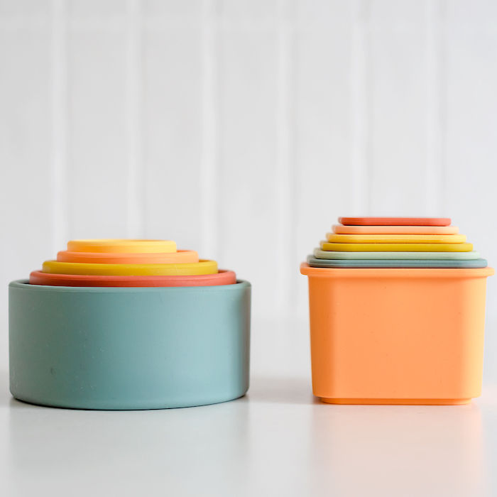 Torre Impilabile In Silicone Con Bicchierini Quadrati