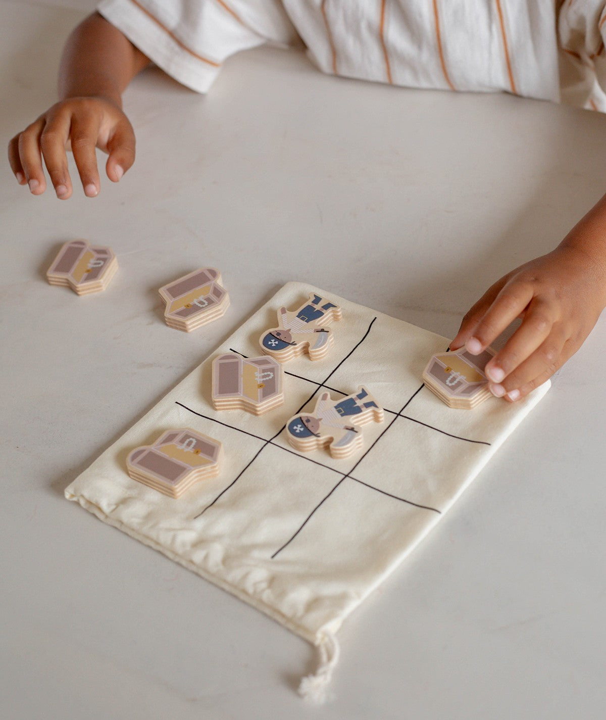 Gioco Del Tris In Legno Con Pedine Sagomate - Pirata